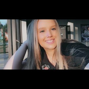 Meet your Posher, Alexis